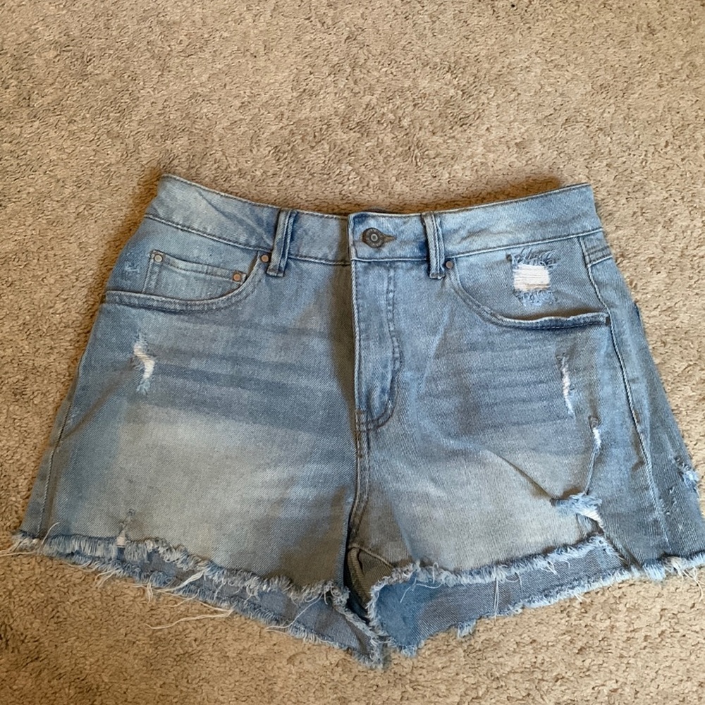 Soundstyle women’s jean shorts. Size 6